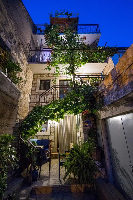 Apartments Villa Anka Komiza Luaran gambar