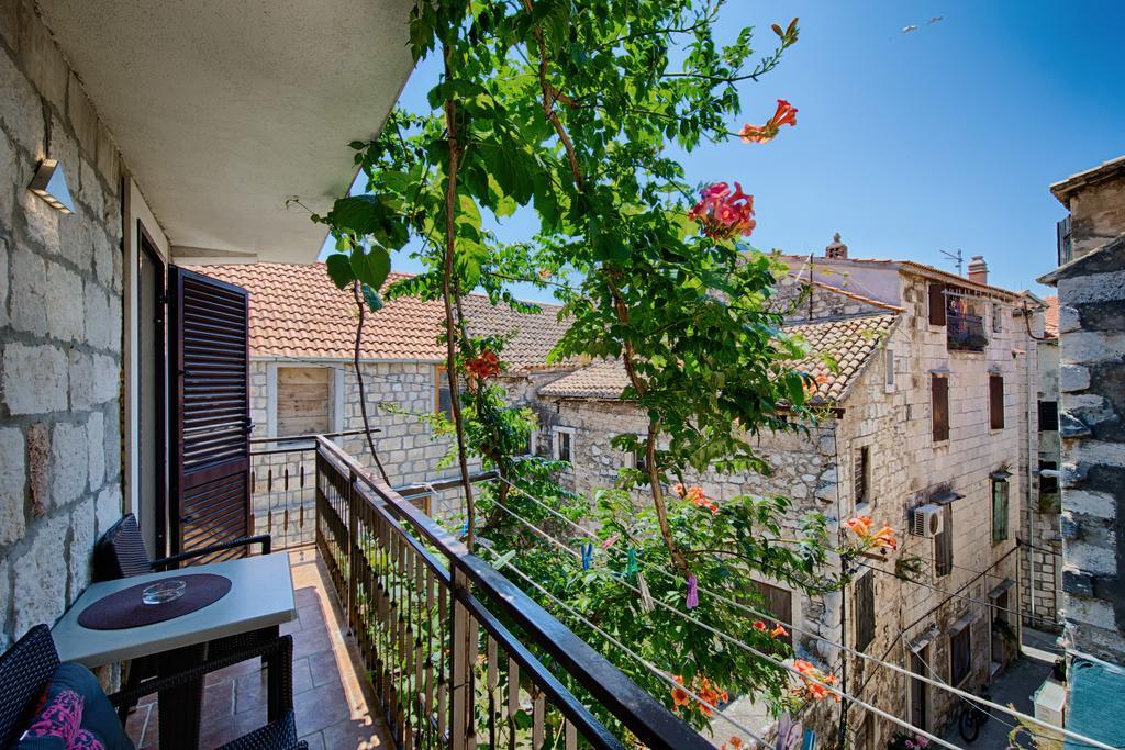 Apartments Villa Anka Komiza Luaran gambar