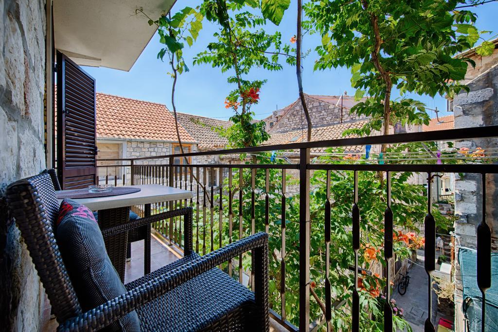 Apartments Villa Anka Komiza Luaran gambar