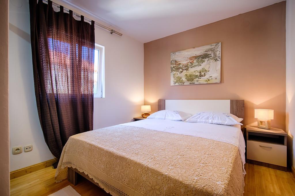 Apartments Villa Anka Komiza Luaran gambar