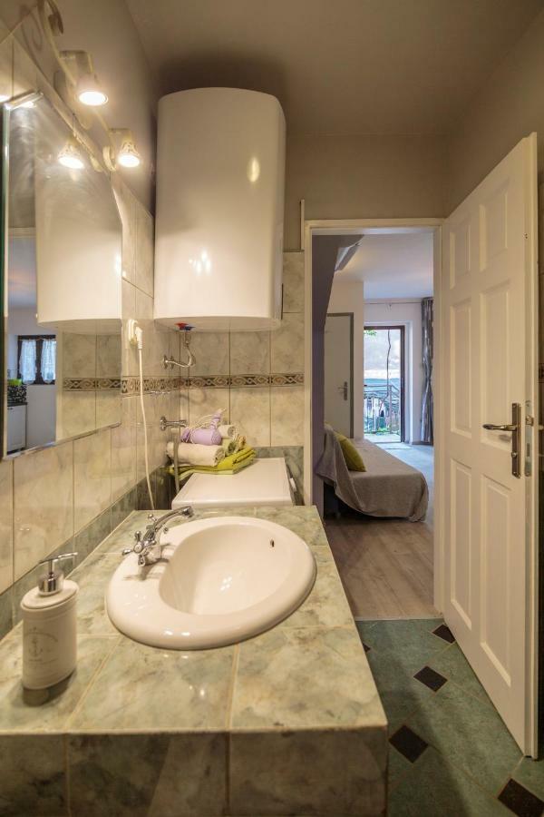 Apartments Villa Anka Komiza Luaran gambar
