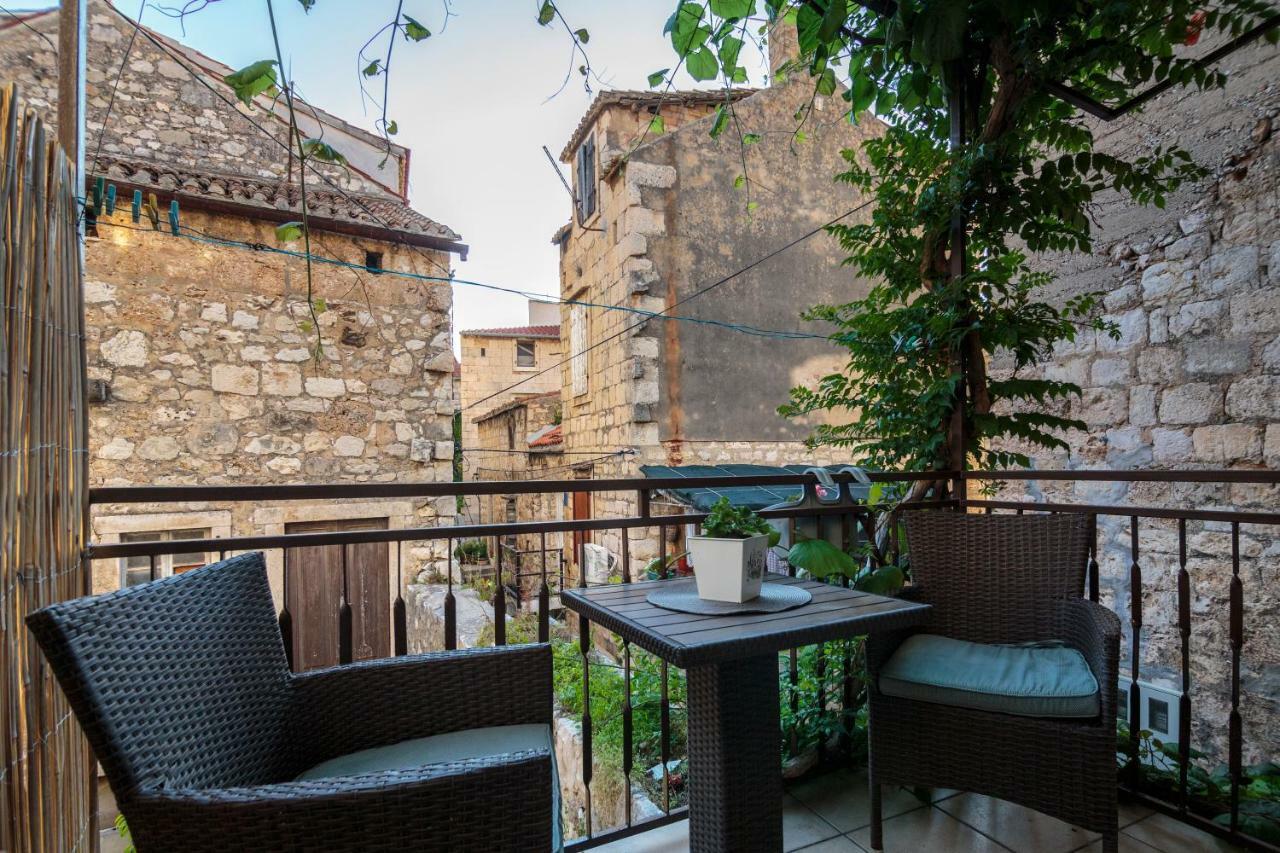 Apartments Villa Anka Komiza Luaran gambar