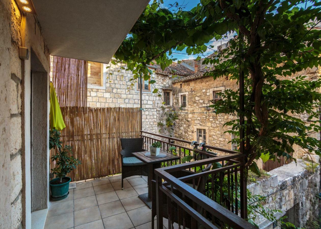 Apartments Villa Anka Komiza Luaran gambar