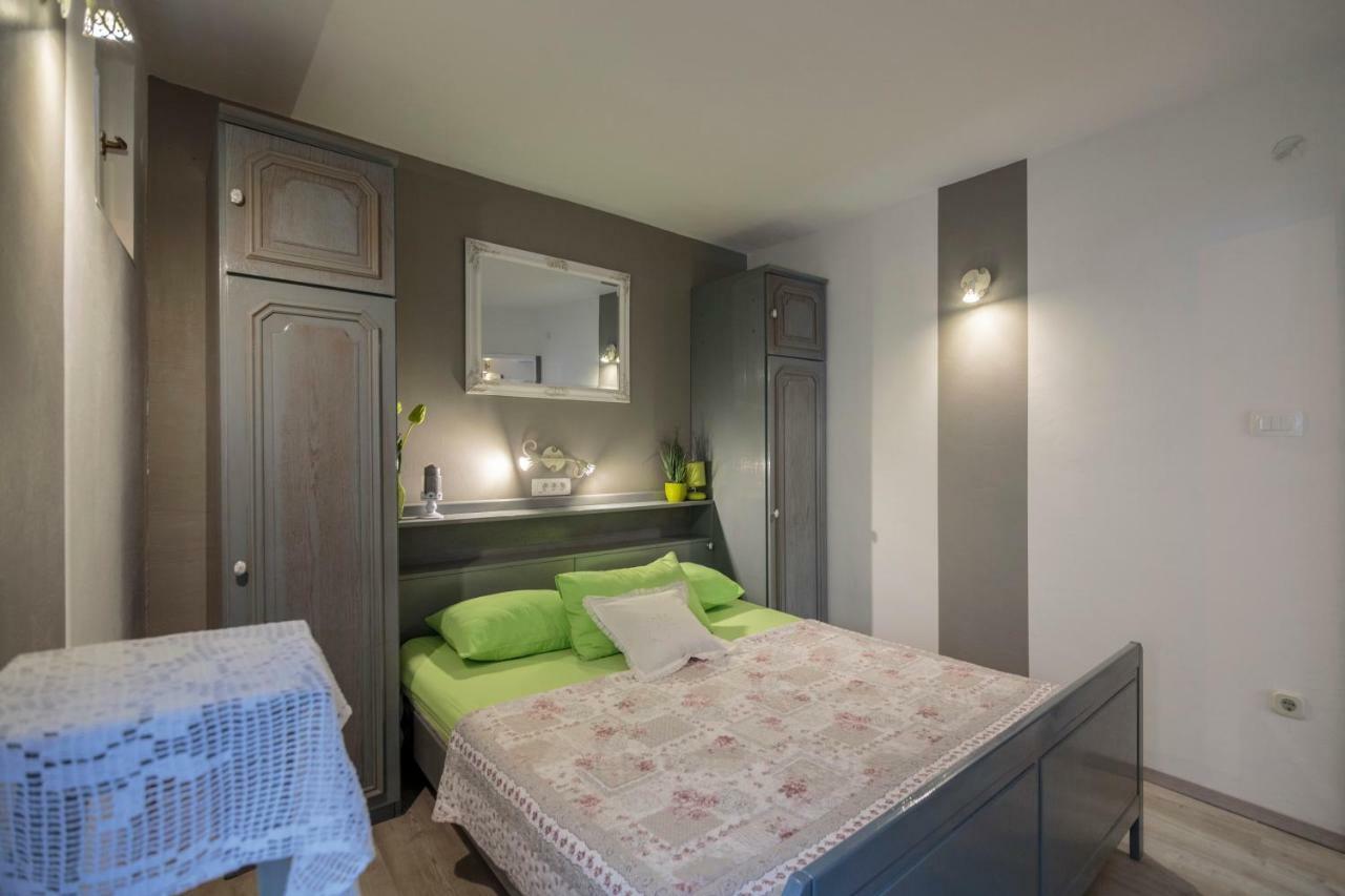 Apartments Villa Anka Komiza Luaran gambar