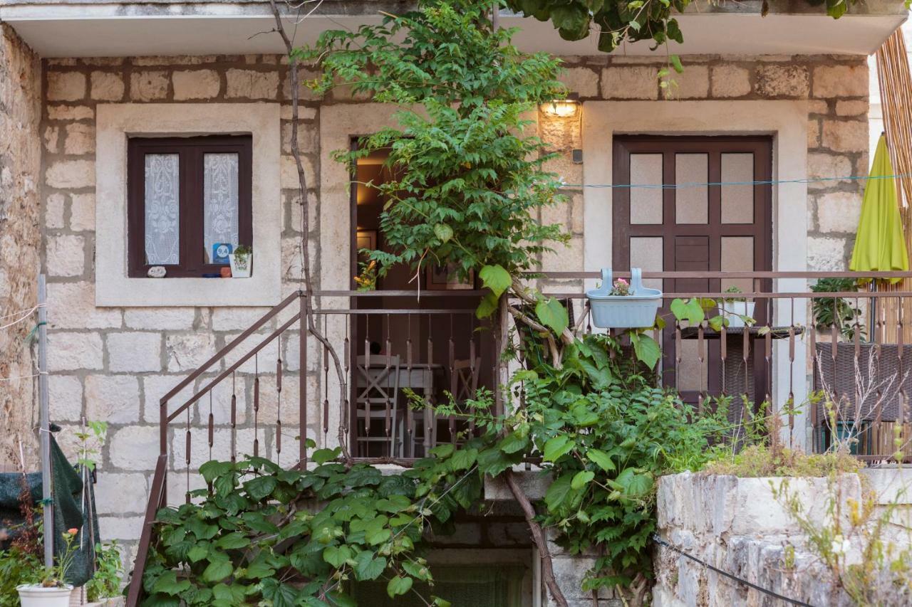 Apartments Villa Anka Komiza Luaran gambar