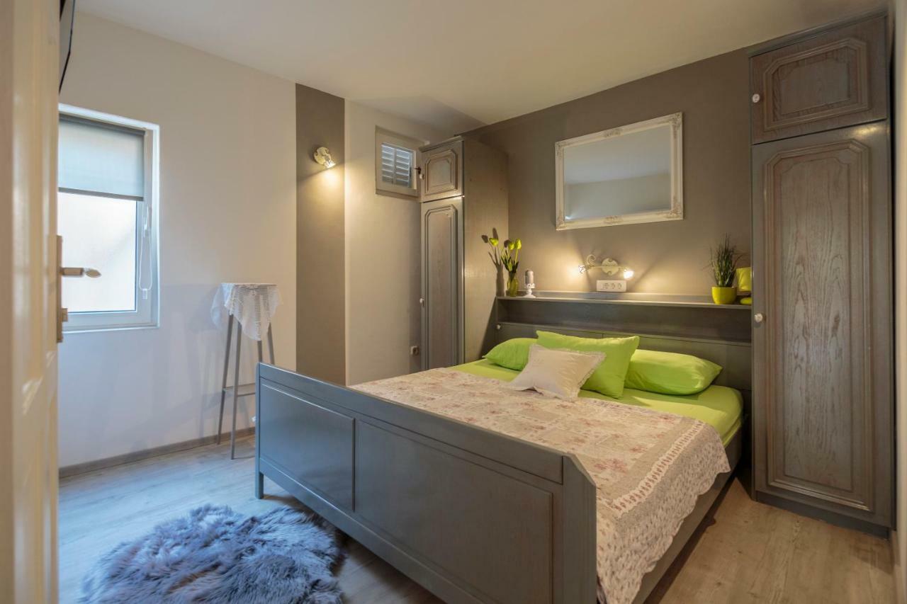 Apartments Villa Anka Komiza Luaran gambar