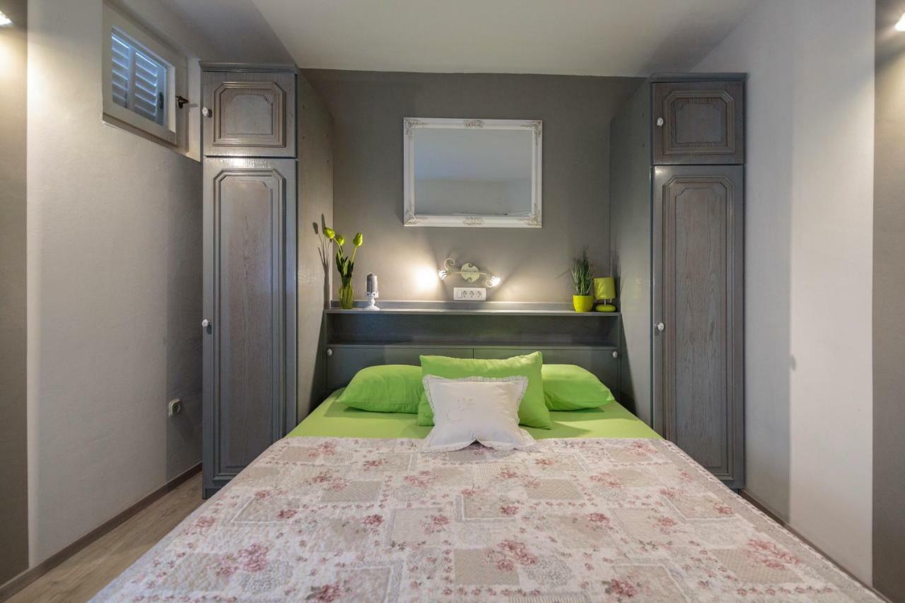Apartments Villa Anka Komiza Luaran gambar