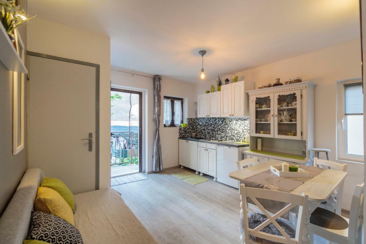 Apartments Villa Anka Komiza Luaran gambar